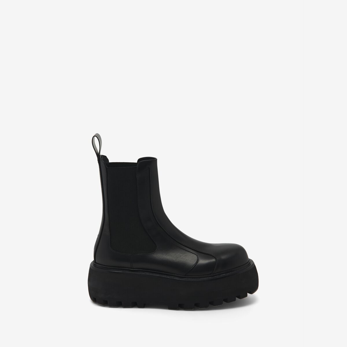 Alexander Mcqueen Black Glossy Leather Ankle Boots With Tank Sole In Black